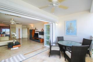 Beachfront luxury modern 2-bed apt with pool - 7