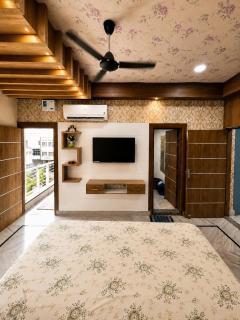 The Comfort Cove 3BHK with Kitchen & Living Room - 0