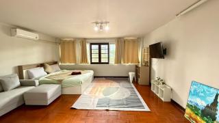 City center room with mountain view - 0