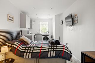 10min to City - FREE Parking - Private Studio - Contractor Friendly - 5