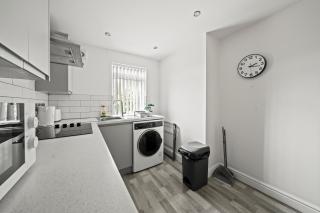 10min to City - FREE Parking - Private Studio - Contractor Friendly - 2