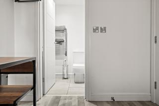 10min to City - FREE Parking - Private Studio - Contractor Friendly - 1