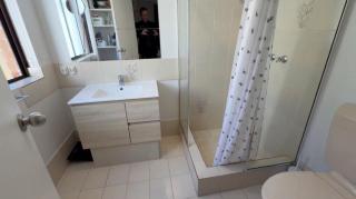 Lynda Crescent Modern House - 8