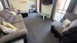Lynda Crescent Modern House - 6