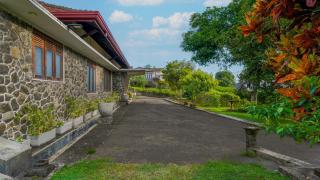 Galle Retreat Colonial Villa with Pool and Garden - 6