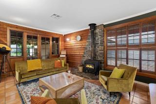 Warm, character-filled retreat with games room - 9