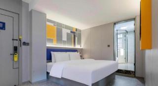 7 Days Inn Wuhan Jianghan Road Metro Station - 1