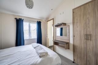 2 Bed Caravan - Sleeps 6 - Pets - Pool - Parking - 6