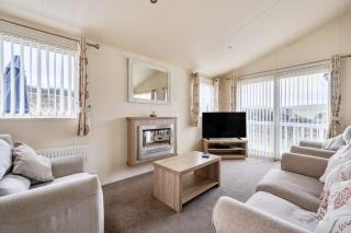 2 Bed Caravan - Sleeps 6 - Pets - Pool - Parking - 4