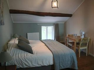 Chambre Familiale Confortable avec Petit-déjeuner à la Ferme - FR-1-589-746 - 0