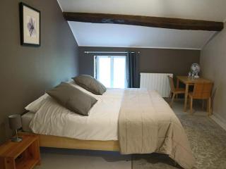 Chambre Familiale Confortable avec Petit-déjeuner à la Ferme - FR-1-589-746 - 8