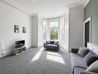 7 Bed, Free Parking, Centrally Located - 5