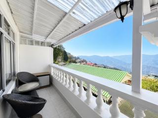 The White Yak Hotel In Darjeeling - 8