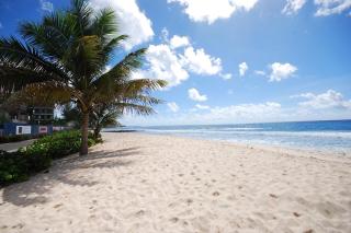 Oppposite Beach with Pool - Margate 4 2 bed - Bridgetown - 1