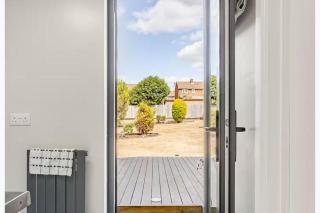 1 Bed Annexe Sleeps 2 -Garden -Harlow Mill Station - 6