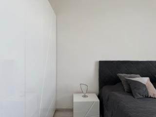 2 Bed Apartment Sleeps 6 - Free Parking - Pets - 6