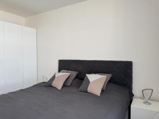 2 Bed Apartment Sleeps 6 - Free Parking - Pets - 4