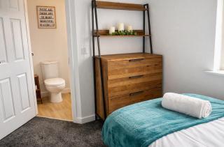 Coventry Contractor Stay, Sleeps 5, Free Parking - 1