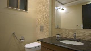 Elegant 1BR in Gulberg III Prime Lahore Location - 2