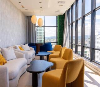 Serviced 2 Bedroom Apartment with City View - 0