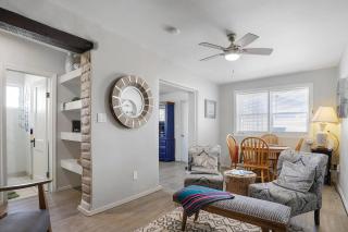 Cozy King Suite B Near Downtown & Farmers Market - 8