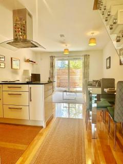 Luxury 2-Bedroom Semi-Detached House Near Cambridge Station with 2 Free Parking Spaces, Private Garden, 264 Mbps WiFi - 7