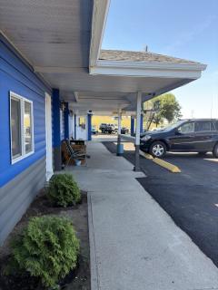 Riverside Motel and Suites - 1