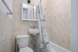 2 Bedroom Cozy Gem - 5