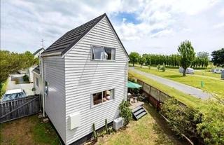 Tahunanui Beach Holiday Home - 8