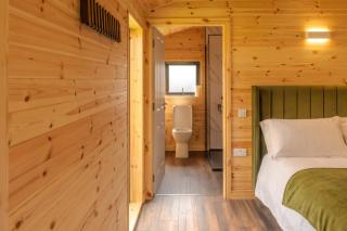 Loughshore Lodges - Cabins with private Hot Tub & Sauna - 3