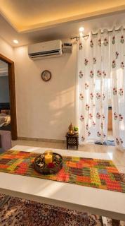 Niviora- Cozy 1 BHK near Galleria market & IFFCO Metro, DLF Phase 4 - 7