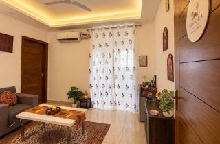 Niviora- Cozy 1 BHK near Galleria market & IFFCO Metro, DLF Phase 4 - 9