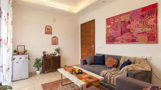 Niviora- Cozy 1 BHK near Galleria market & IFFCO Metro, DLF Phase 4 - 8