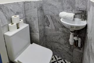 House Sleeps 5 - Free Parking and Garden - 2