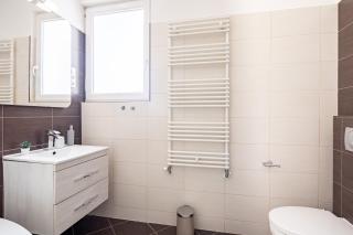 Alma - Sunny central three bedroom apartment - 9