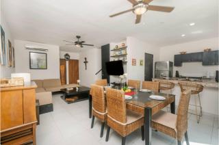 Penthouse Retreat Rooftop, Bbq & Pool - 8