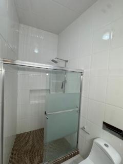 Casa Moderna de 4 Recámaras en Excelente Ubicación - 2