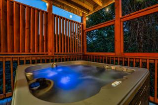 Mountains r Calling, Cozy Hideaway, King Beds, Hot-Tub, Arcade, EV Ready - 8