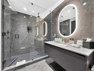Luxury 1BR with Skyline Views in Downtown Miami - 6