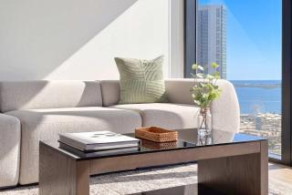 Luxury 1BR with Skyline Views in Downtown Miami - 3