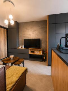 Art Apartment Center with Parking - 8