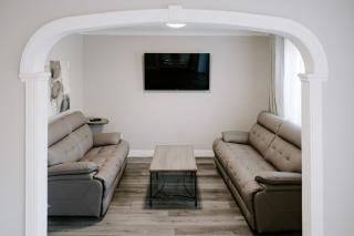 Stylish 3-Bed with Private Garden - 6