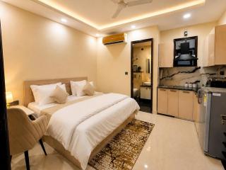 Cozy 1RK,Golf Course Rd,Cyber Hub ,Medanta, with Roof - 7