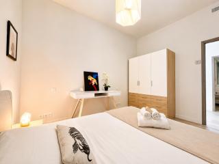 Spacious & Stylish 3 bedroom Near Monaco - 4
