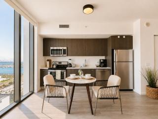 Stay Above Miami - Balcony Suite, Ocean Views, Rooftop Pool and Gym - 2