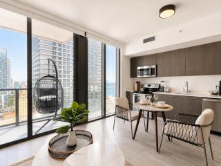 Stay Above Miami - Balcony Suite, Ocean Views, Rooftop Pool and Gym - 4