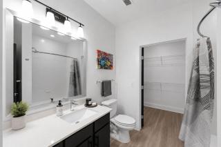 Stylish 1br Frisco Stay Pool, Gym, Fast Wi-Fi - 2