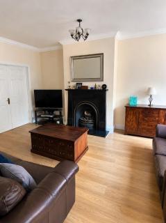 Spacious 4BR Home in Drogheda Wiz Free Parking - 4