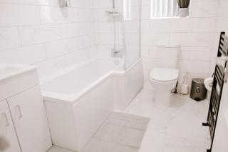 Modern 5-Bed, 4-Bath Group House - 8