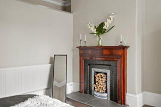 Charming Georgian Escape Wakefield - Parking - 5